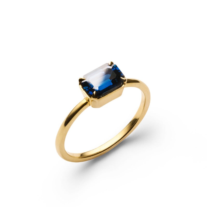 blue sapphire gold ring