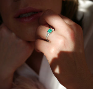 Emerald Knotty Ring